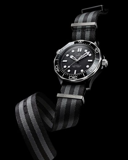 Omega Seamaster Diver 300M 43,5 mm, zwart ceramic met NATO horlogeband 210.92.44.20.01.002 - Afbeelding 3