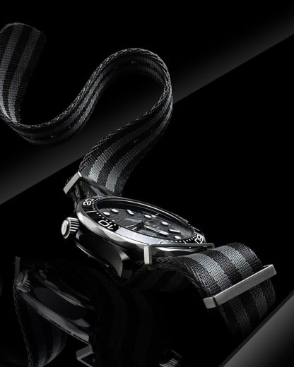 Omega Seamaster Diver 300M 43,5 mm, zwart ceramic met NATO horlogeband 210.92.44.20.01.002 - Afbeelding 4