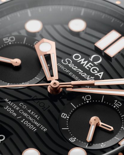 Omega Seamaster Diver 300M 44 mm, staal - Sedna™ gold met rubberen band 210.22.44.51.01.001 - Afbeelding 3